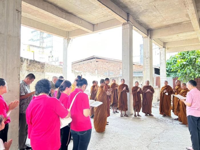 Kunjungan Bhikkhu Sagha ke pemb